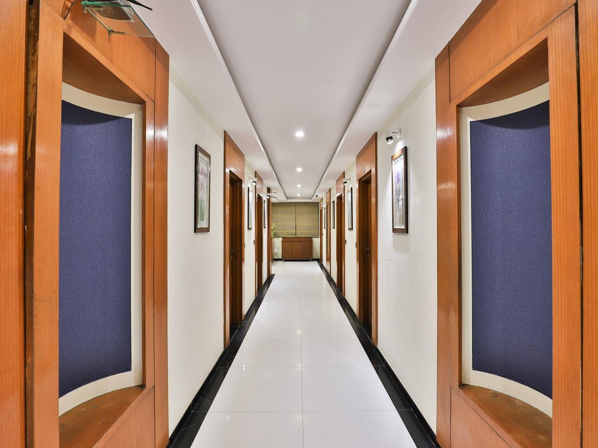 Capital O 15537 Dev Corporate Hotel Ahmedabad Esterno foto